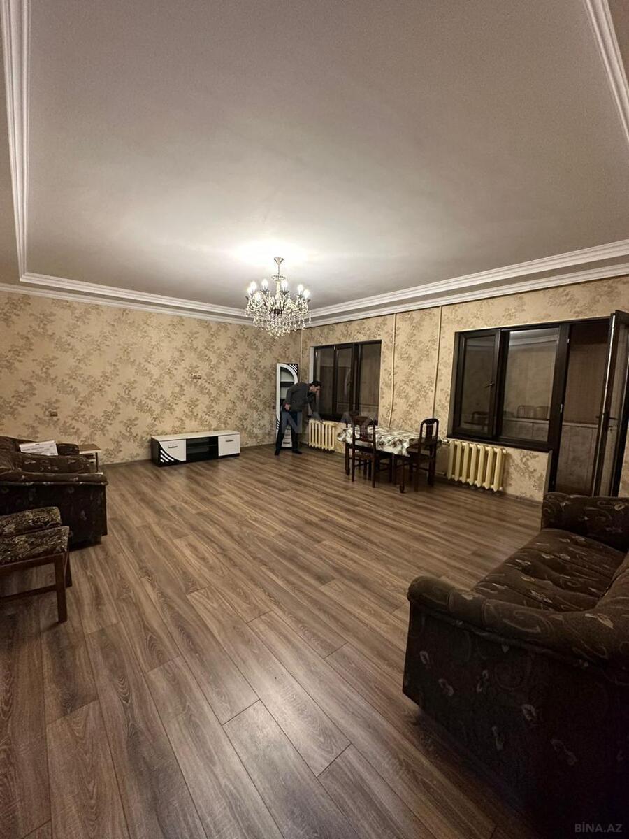 5 otaqlı Köhnə tikili, Xalqlar Dostluğu m., Bakı