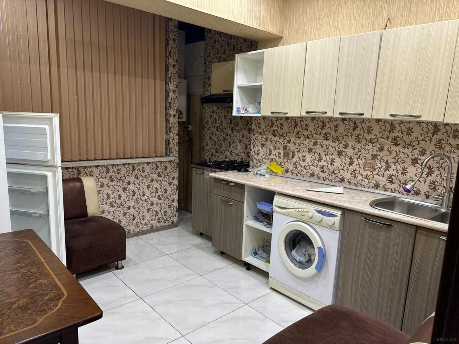 5 otaqlı Köhnə tikili, Xalqlar Dostluğu m., Bakı