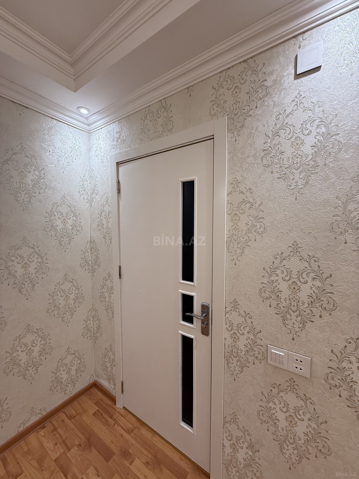 2 otaqlı Köhnə tikili, Elmlər Akademiyası m., Bakı