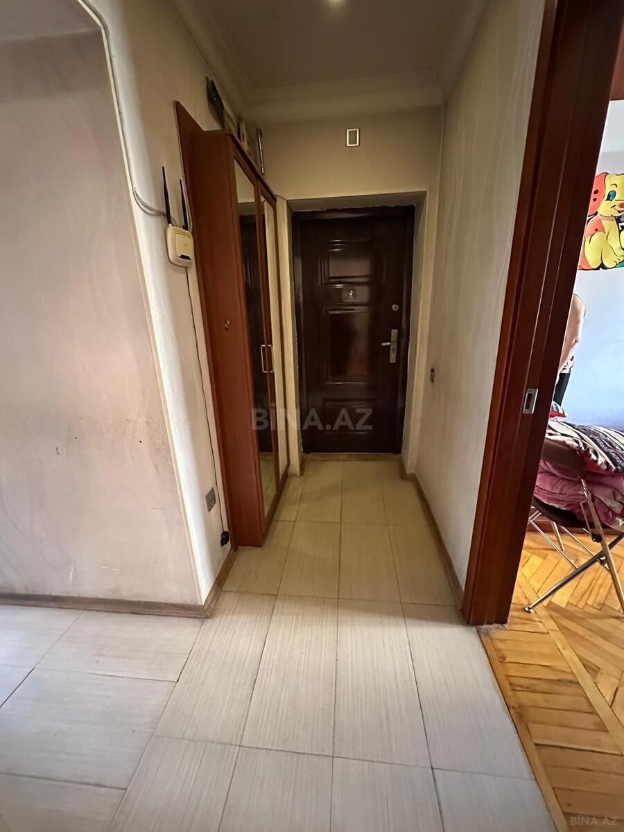 3 otaqlı Köhnə tikili, Nizami m., Bakı