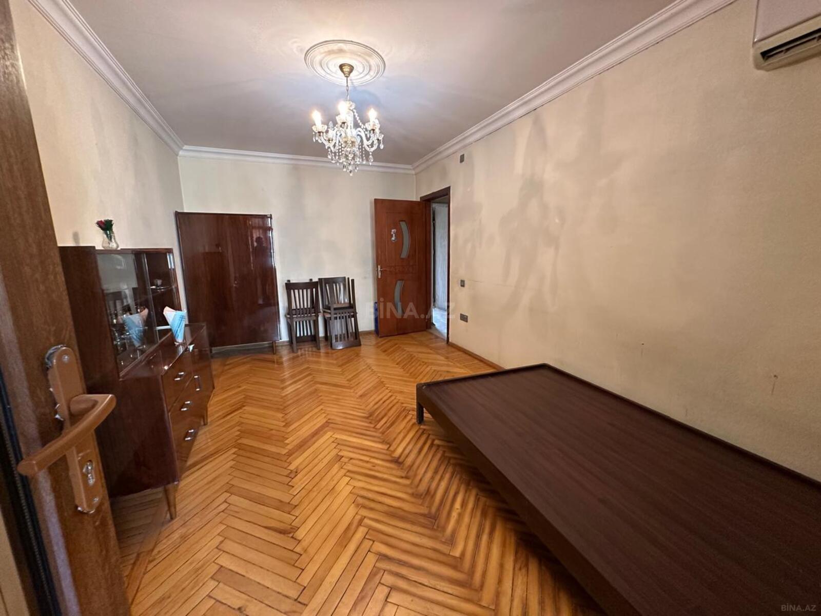3 otaqlı Köhnə tikili, Nizami m., Bakı
