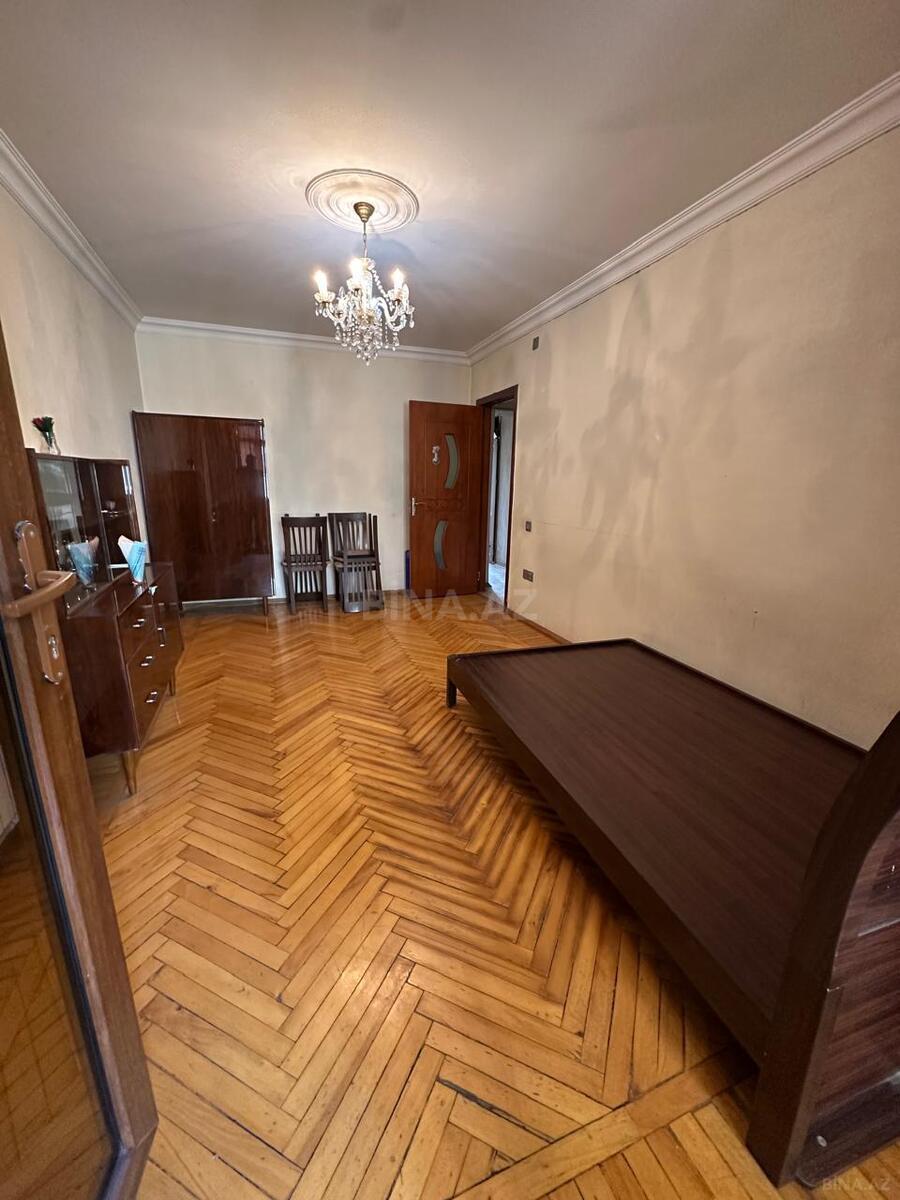 3 otaqlı Köhnə tikili, Nizami m., Bakı
