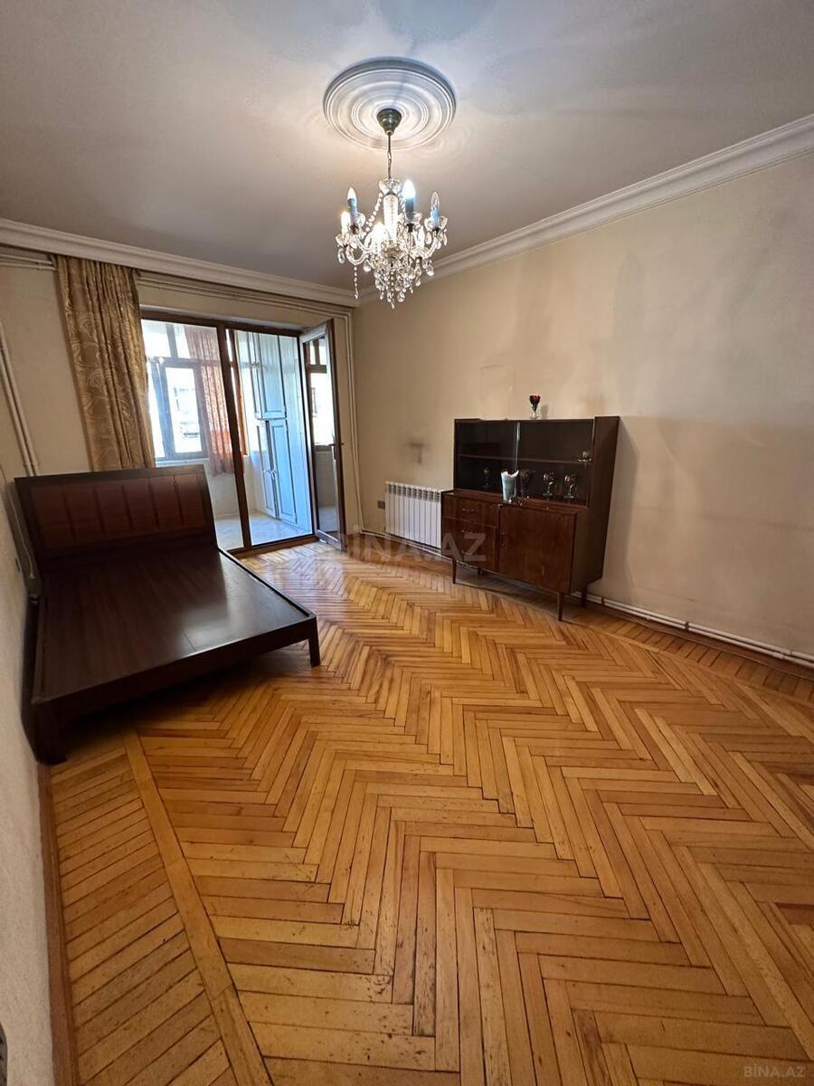 3 otaqlı Köhnə tikili, Nizami m., Bakı