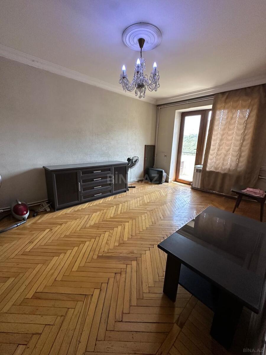 3 otaqlı Köhnə tikili, Nizami m., Bakı