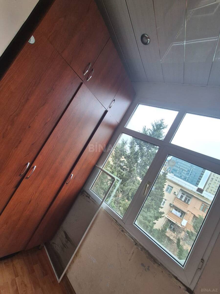 3 otaqlı Köhnə tikili, 28 May m., Bakı