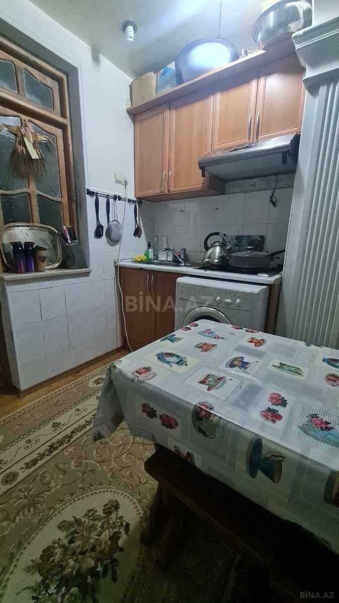 3 otaqlı Köhnə tikili, Memar Əcəmi m., Bakı