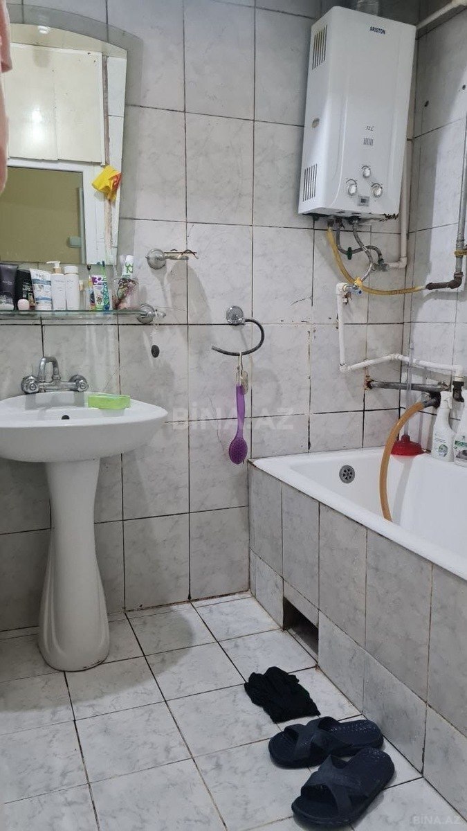 3 otaqlı Köhnə tikili, Memar Əcəmi m., Bakı