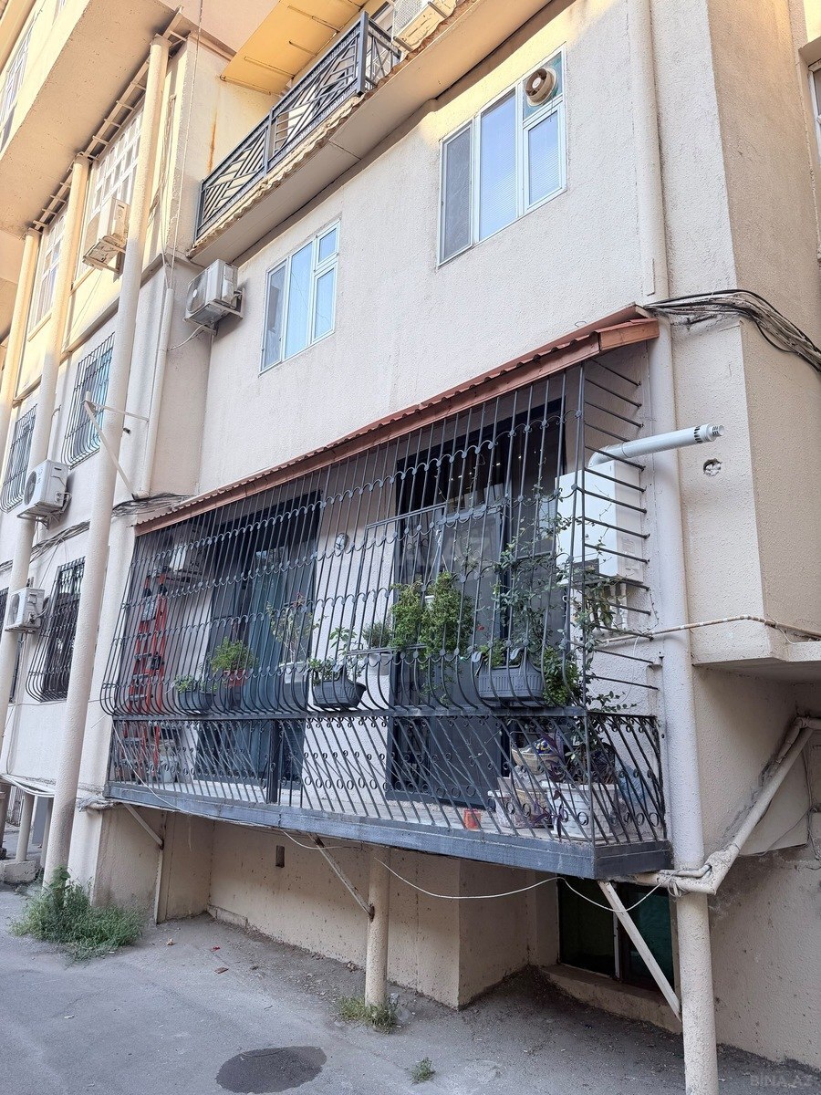 3 otaqlı Köhnə tikili, Nizami m., Bakı