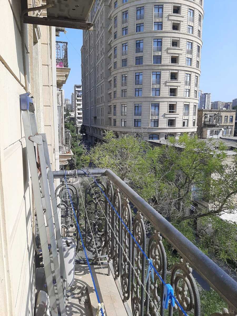 2 otaqlı Köhnə tikili, Nizami m., Bakı
