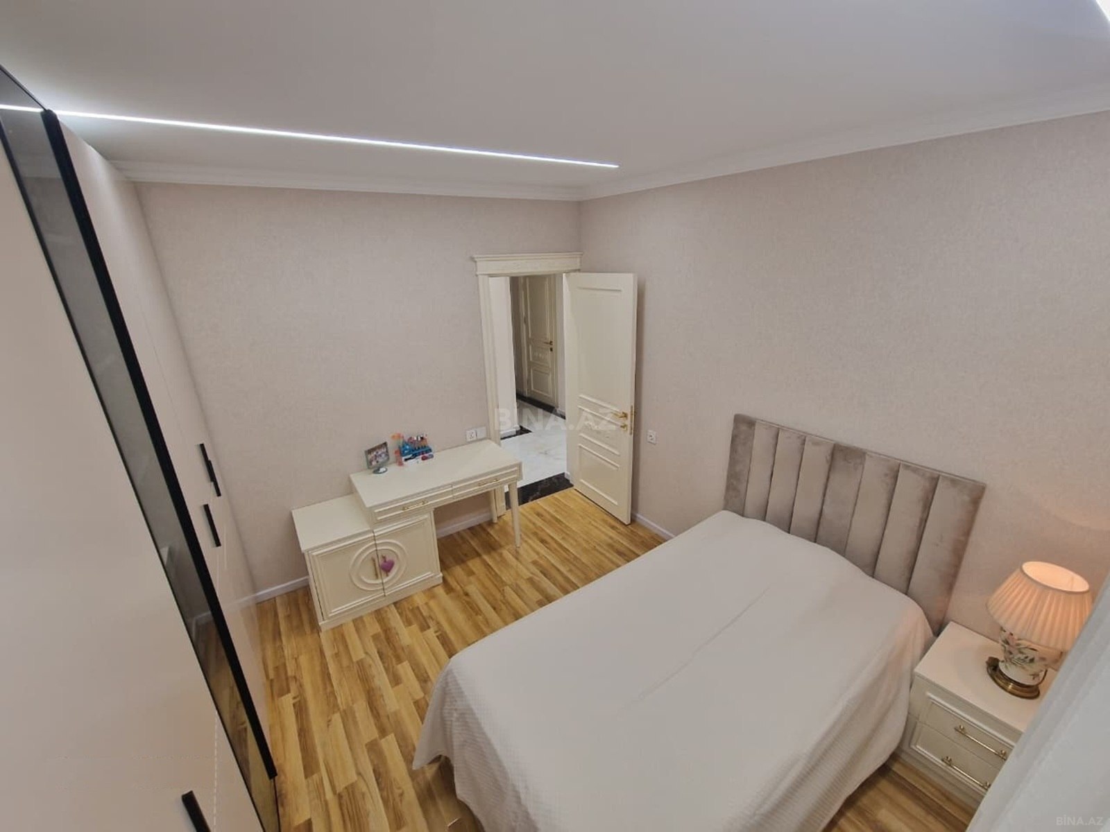4 otaqlı Köhnə tikili, Yeni Günəşli q., Bakı