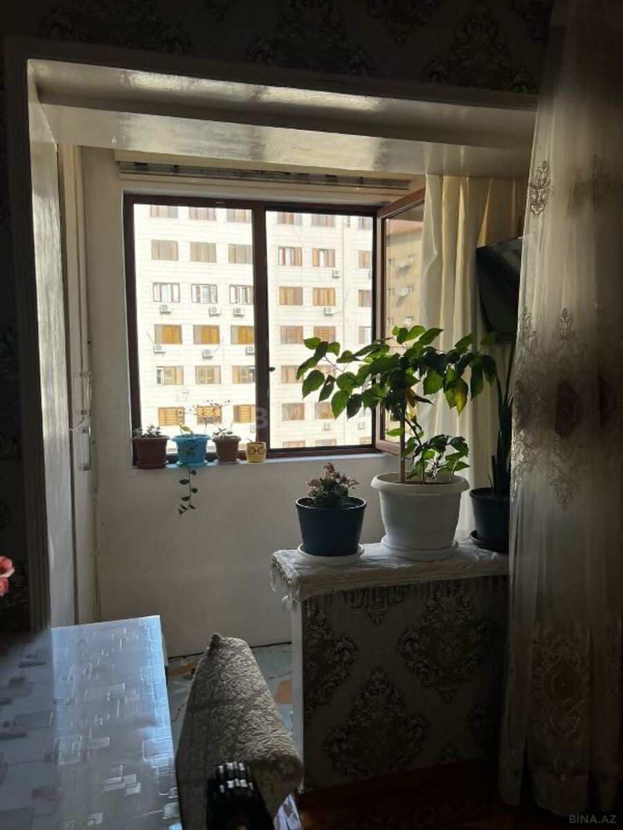 3 otaqlı Köhnə tikili, Nizami m., Bakı