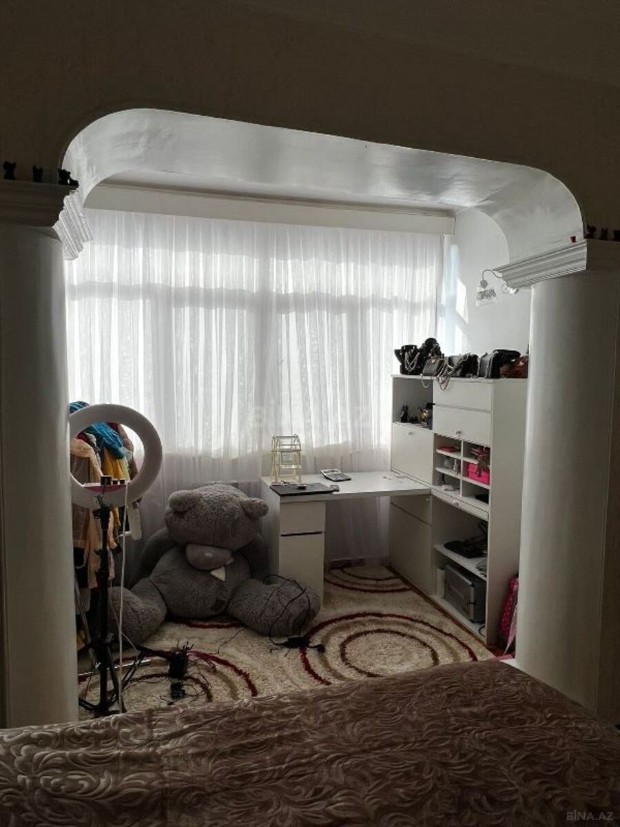 3 otaqlı Köhnə tikili, Nizami m., Bakı