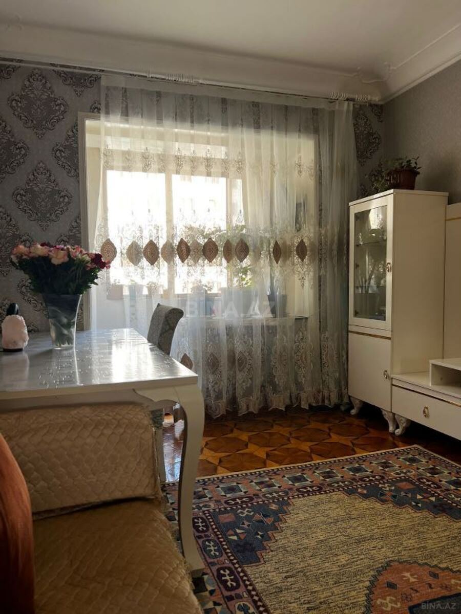 3 otaqlı Köhnə tikili, Nizami m., Bakı