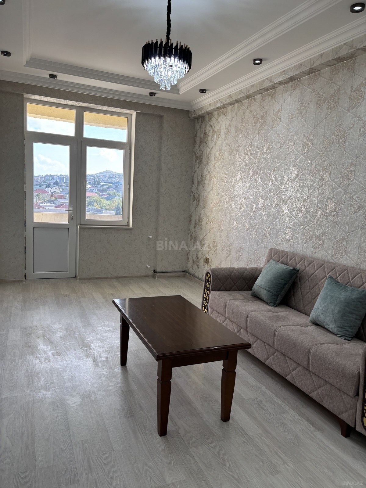 3 otaqlı Yeni tikili, Xırdalan