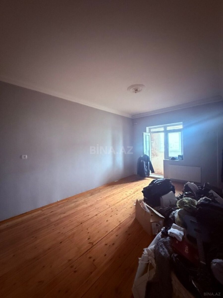 4 otaqlı Köhnə tikili, Xalqlar Dostluğu m., Bakı