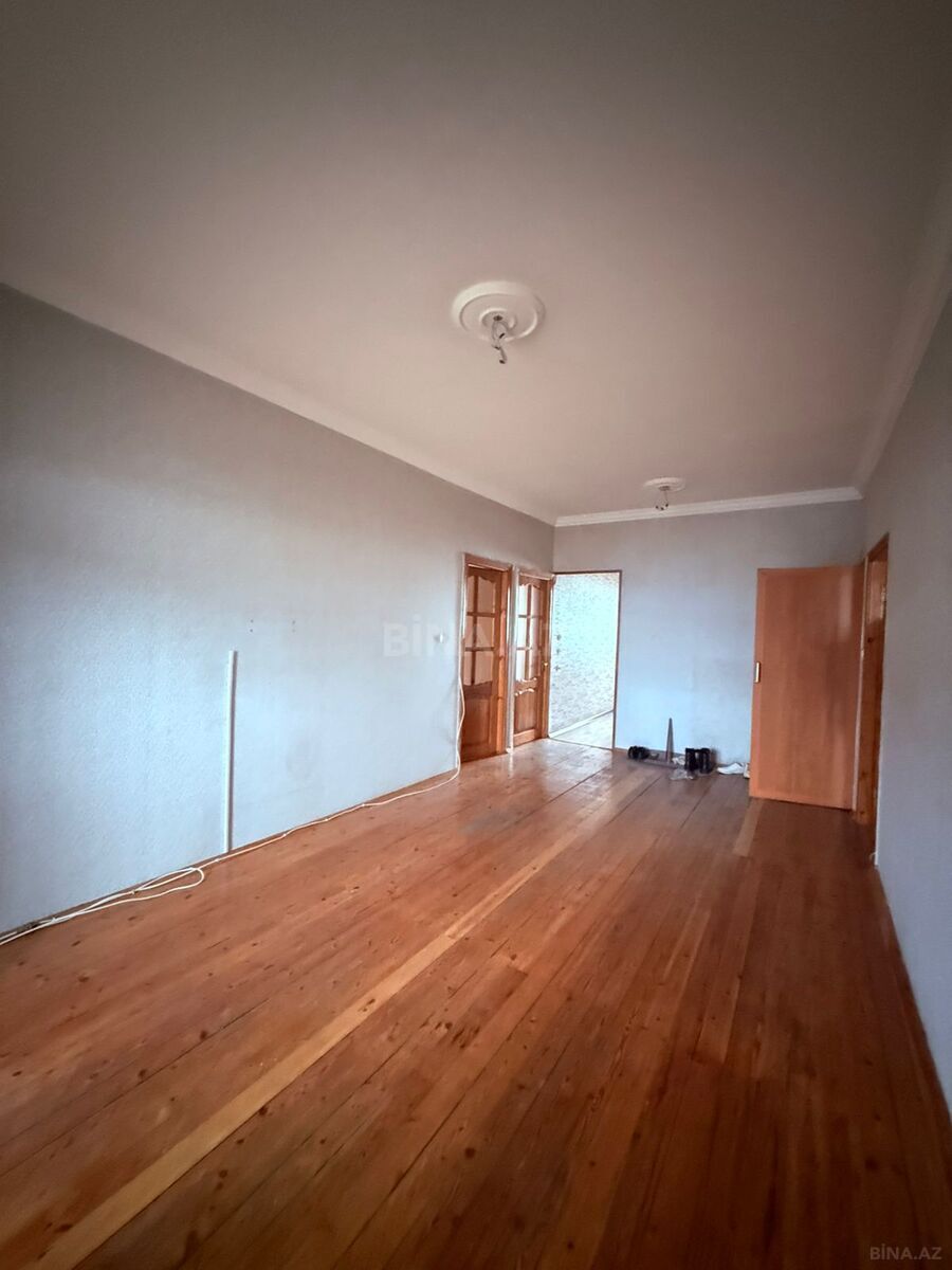 4 otaqlı Köhnə tikili, Xalqlar Dostluğu m., Bakı