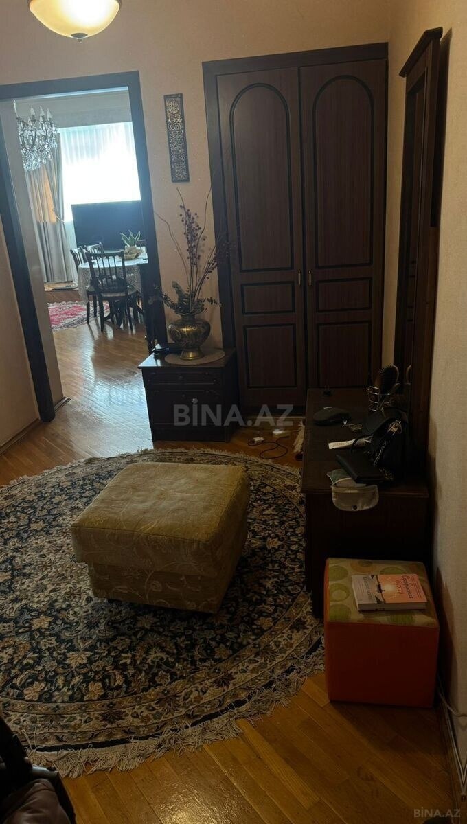 3 otaqlı Köhnə tikili, Elmlər Akademiyası m., Bakı