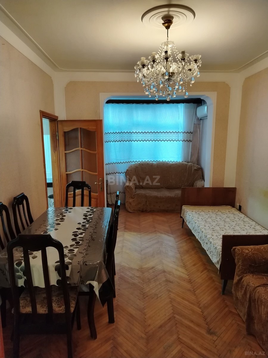 2 otaqlı Köhnə tikili, Memar Əcəmi m., Bakı