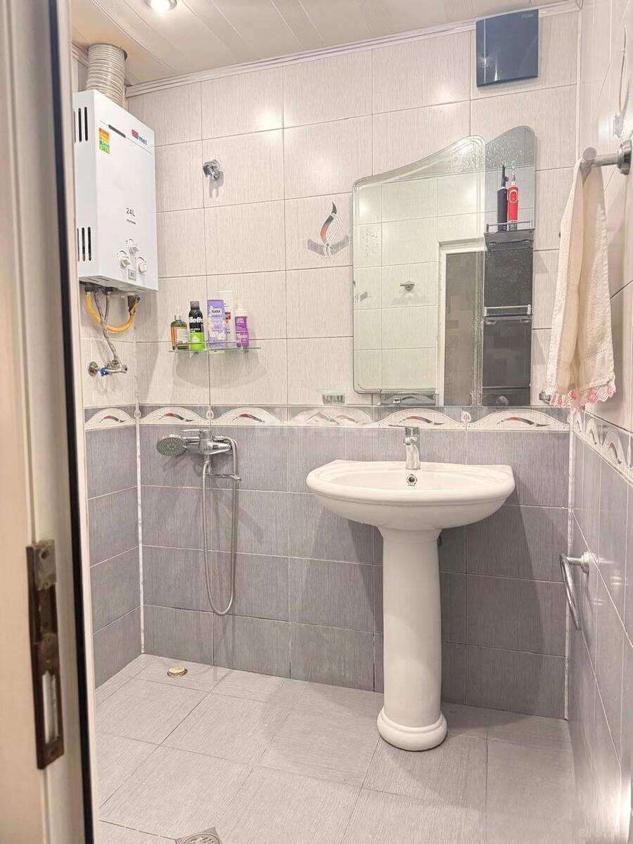 3 otaqlı Köhnə tikili, Həzi Aslanov m., Bakı
