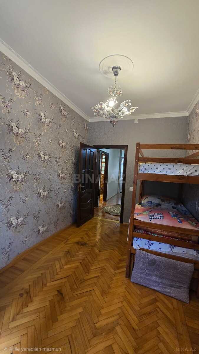 3 otaqlı Köhnə tikili, Memar Əcəmi m., Bakı