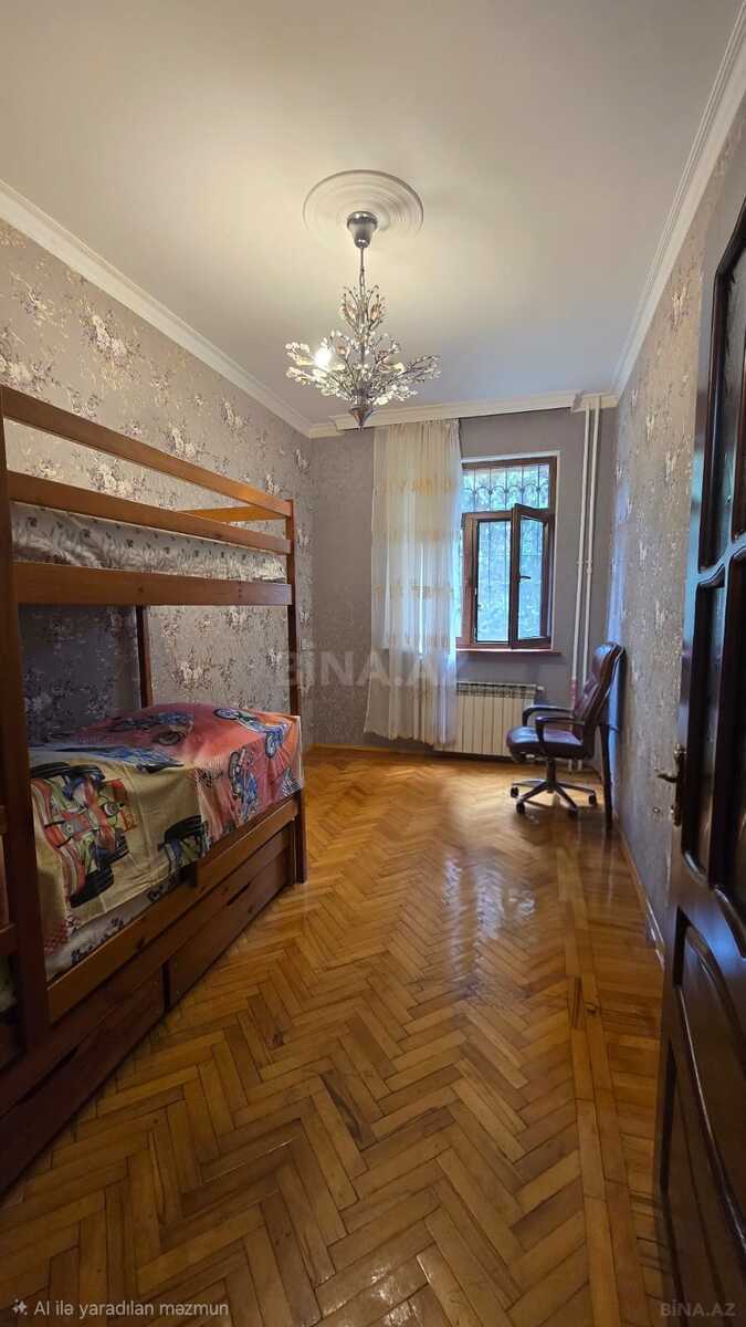 3 otaqlı Köhnə tikili, Memar Əcəmi m., Bakı