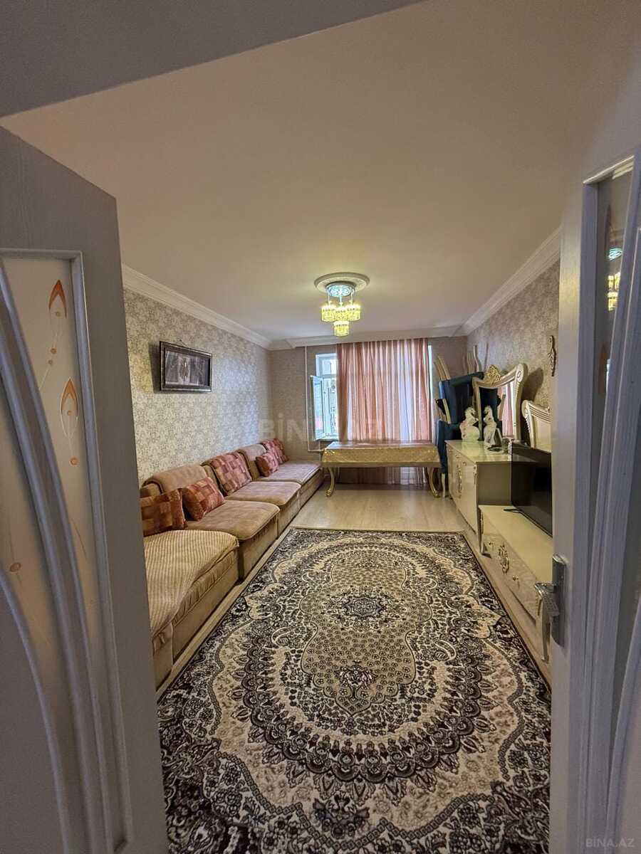 3 otaqlı Köhnə tikili, Bakıxanov q., Bakı