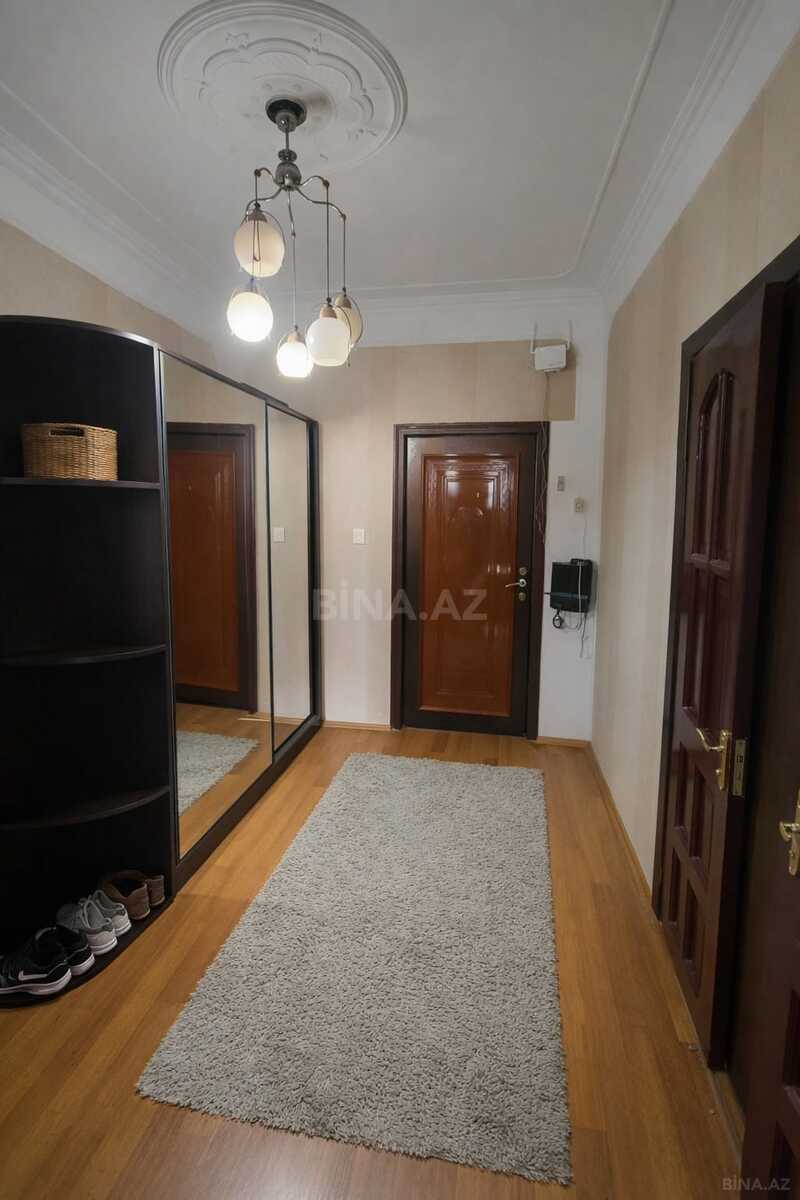 2 otaqlı Köhnə tikili, 8-ci mikrorayon q., Bakı