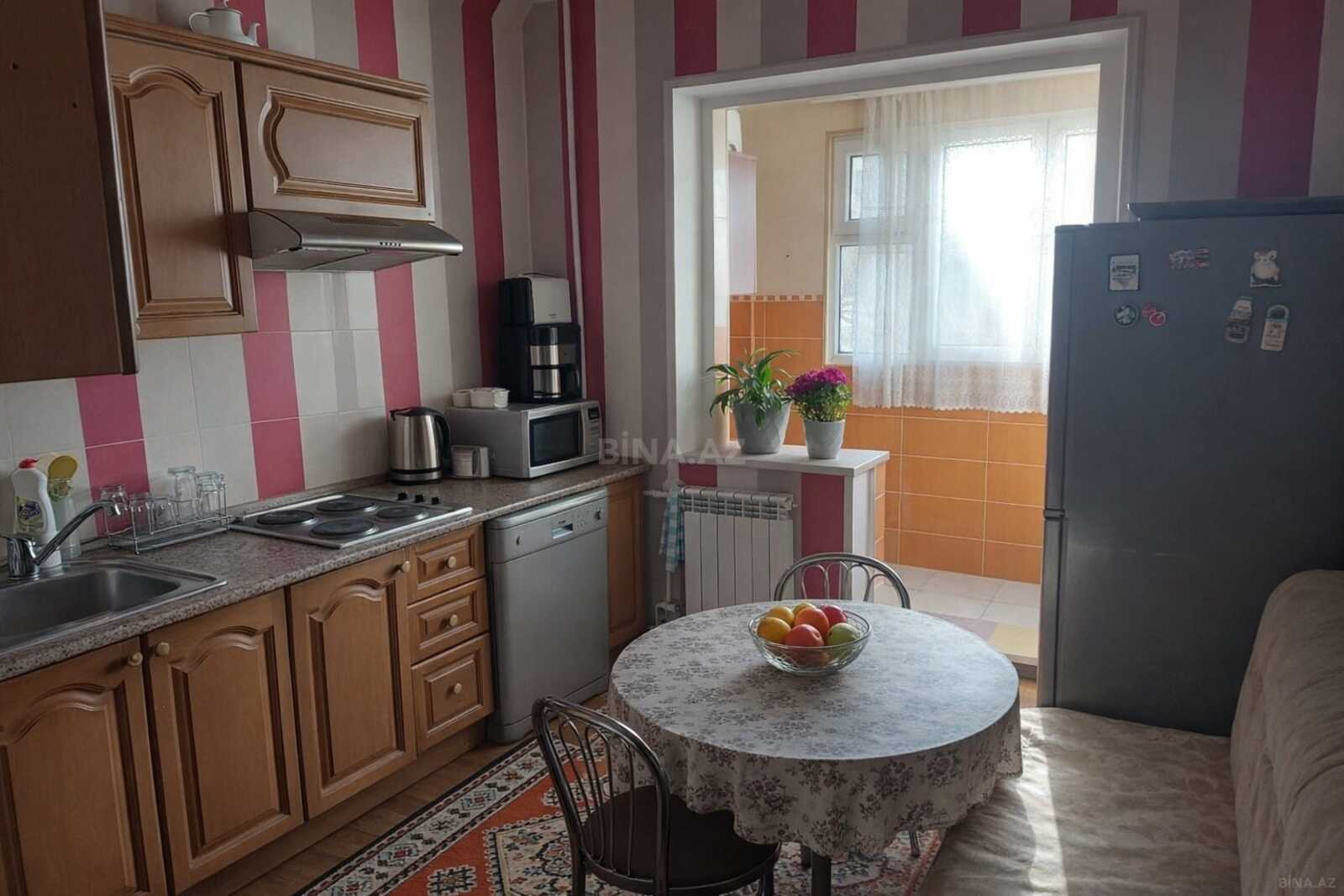 2 otaqlı Köhnə tikili, 8-ci mikrorayon q., Bakı