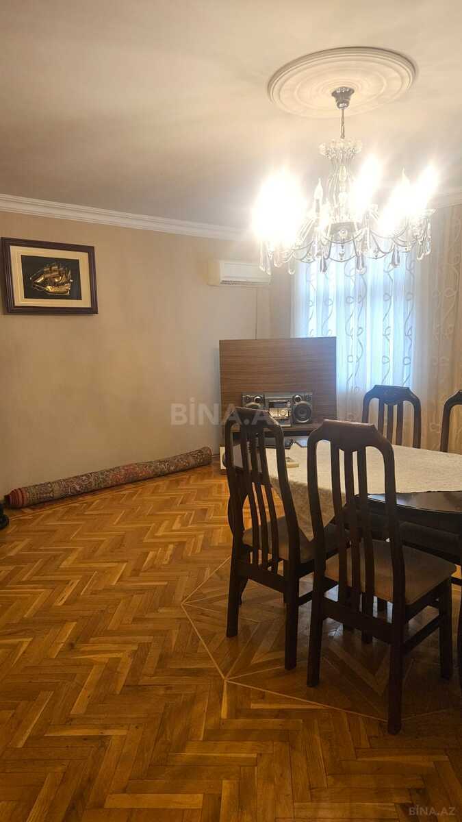 3 otaqlı Köhnə tikili, İnşaatçılar m., Bakı