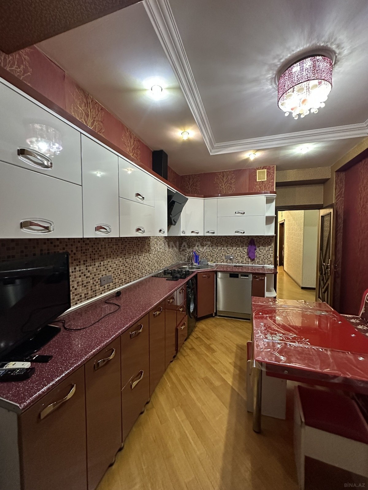 3 otaqlı Yeni tikili, Xırdalan