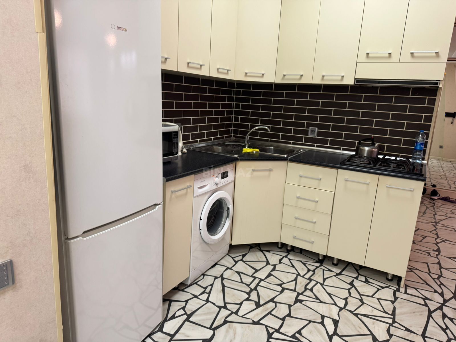 3 otaqlı Yeni tikili, Şah İsmayıl Xətai m., Bakı