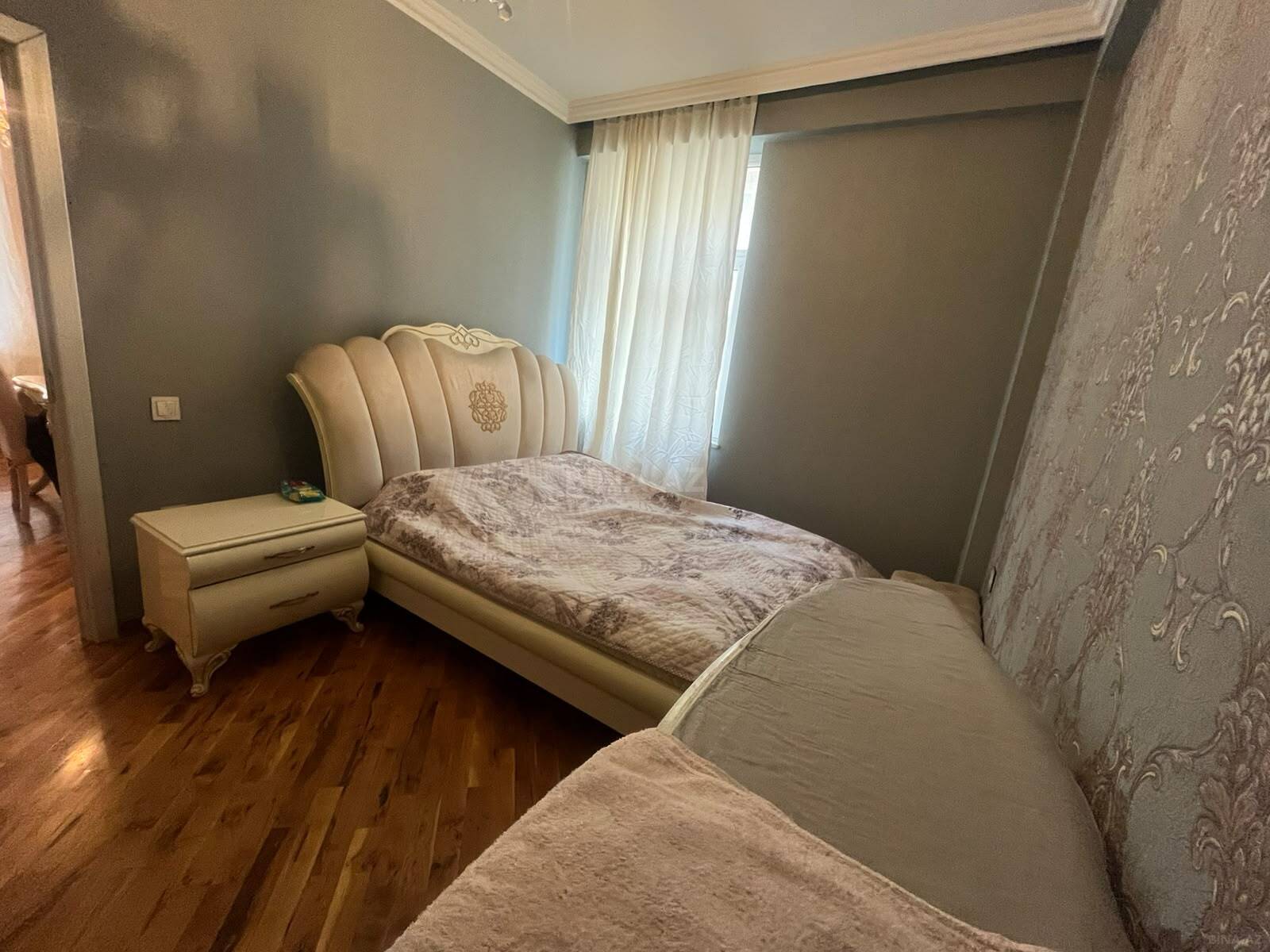 3 otaqlı Yeni tikili, Xırdalan