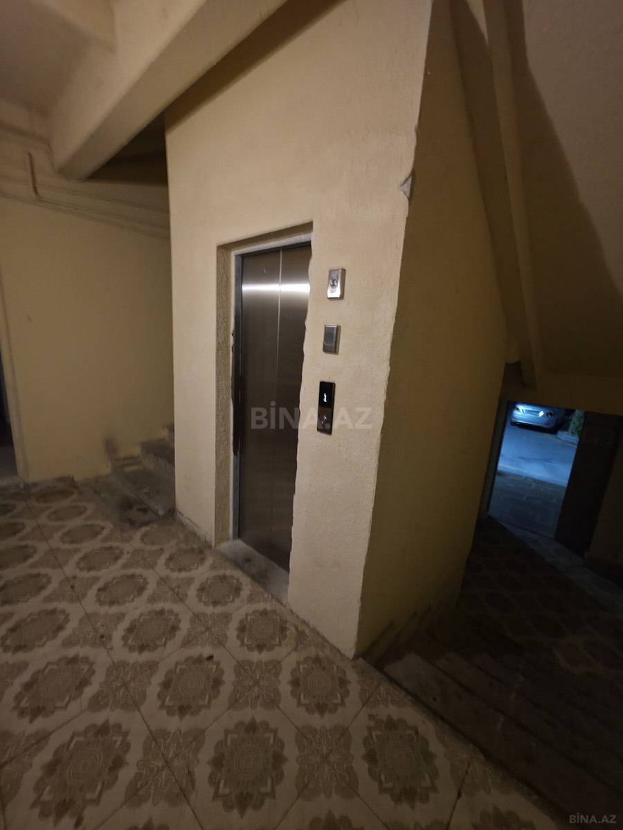 3 otaqlı Köhnə tikili, Bakıxanov q., Bakı