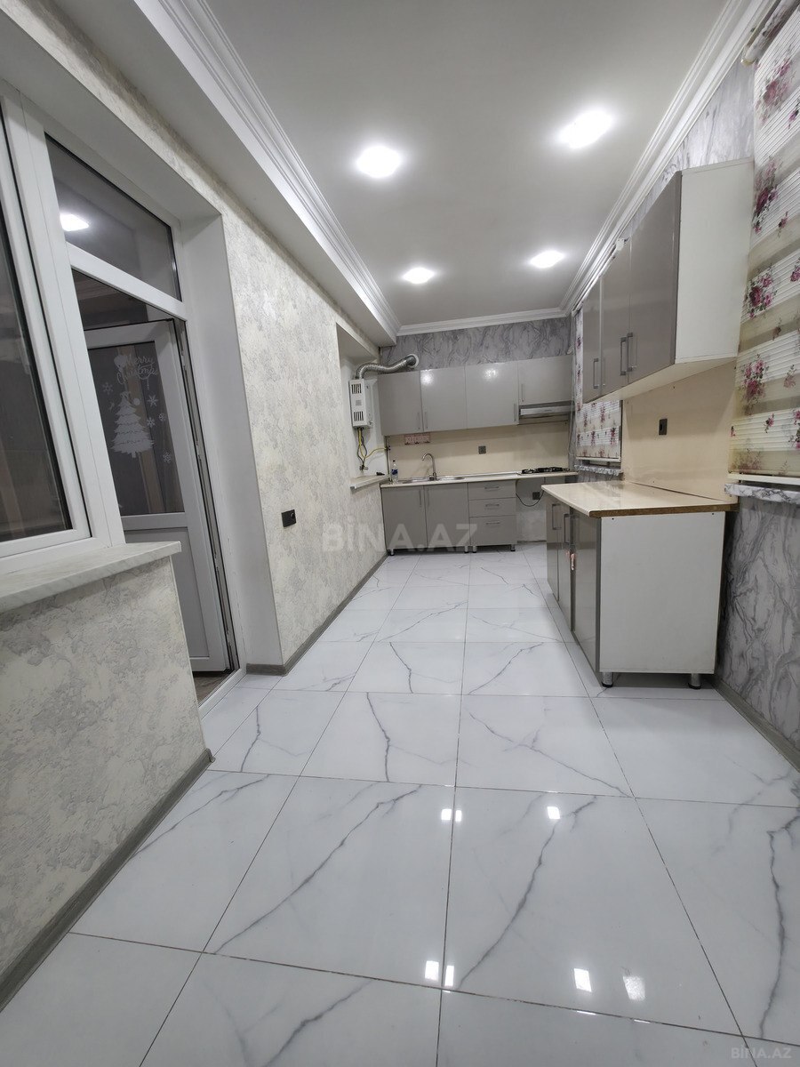 3 otaqlı Köhnə tikili, Bakıxanov q., Bakı