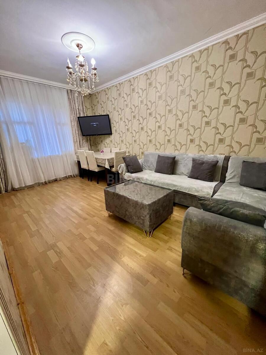 3 otaqlı Köhnə tikili, Bakıxanov q., Bakı