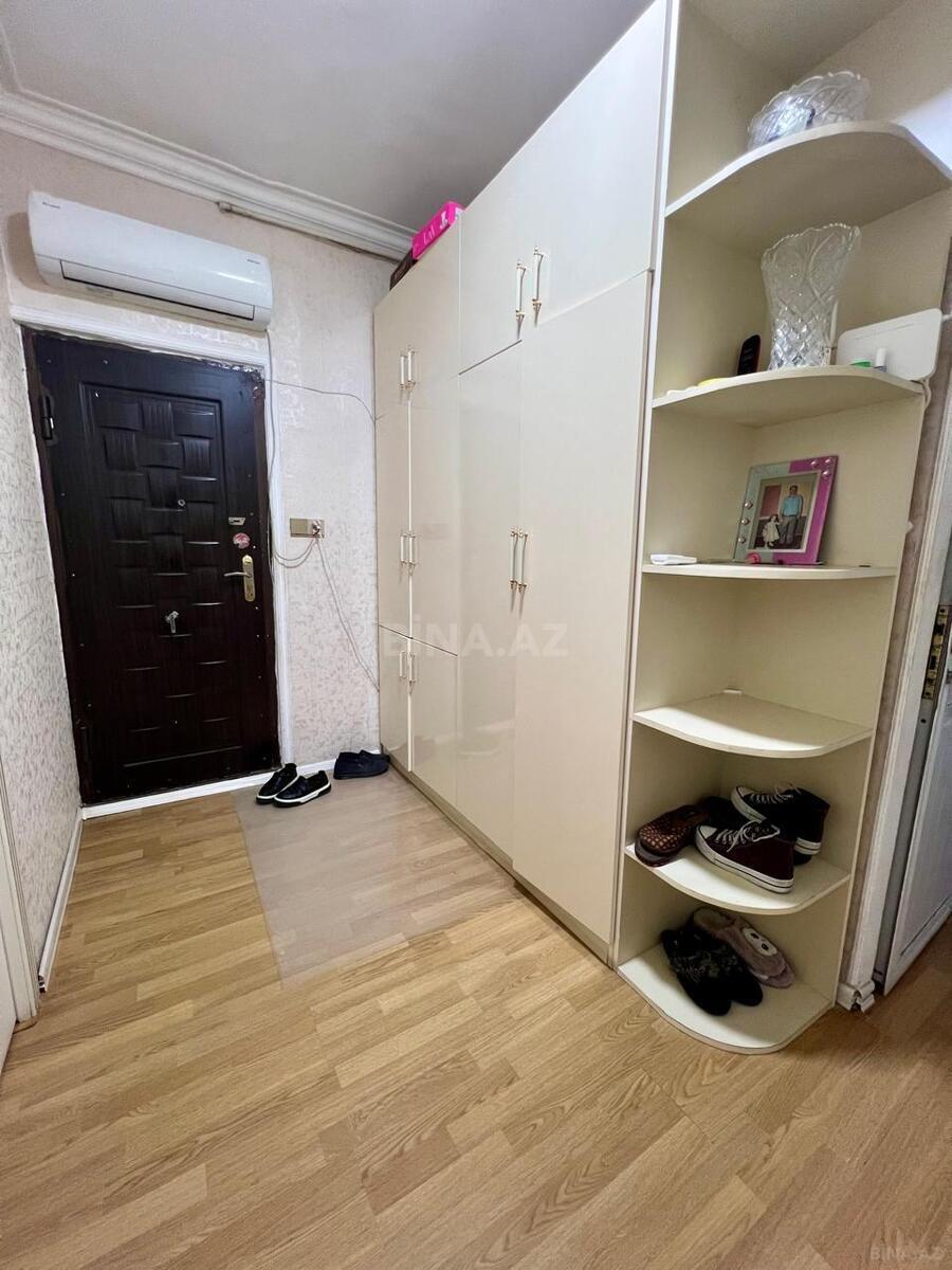 3 otaqlı Köhnə tikili, Bakıxanov q., Bakı