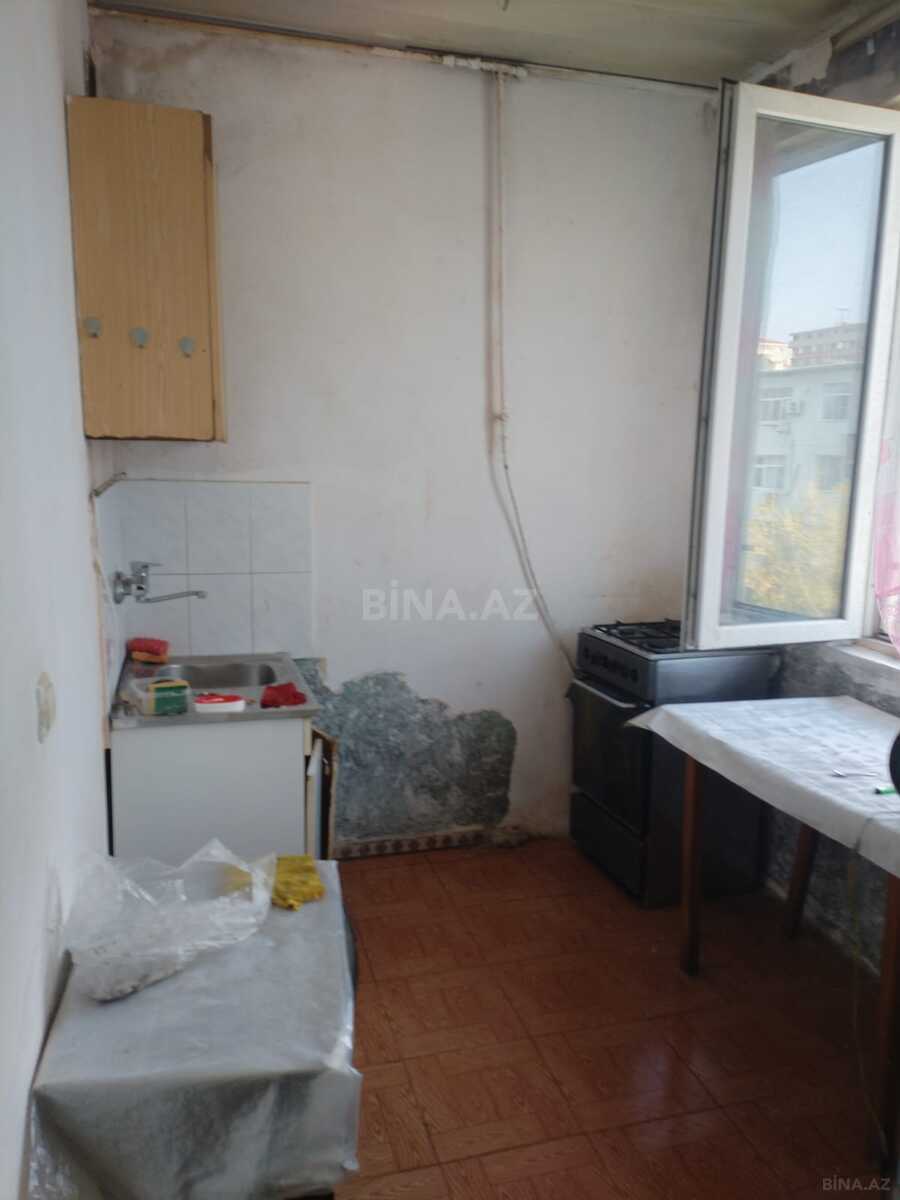 3 otaqlı Köhnə tikili, Memar Əcəmi m., Bakı