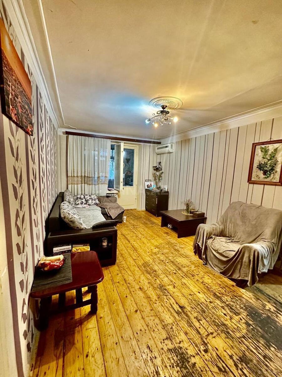 2 otaqlı Köhnə tikili, Qara Qarayev m., Bakı