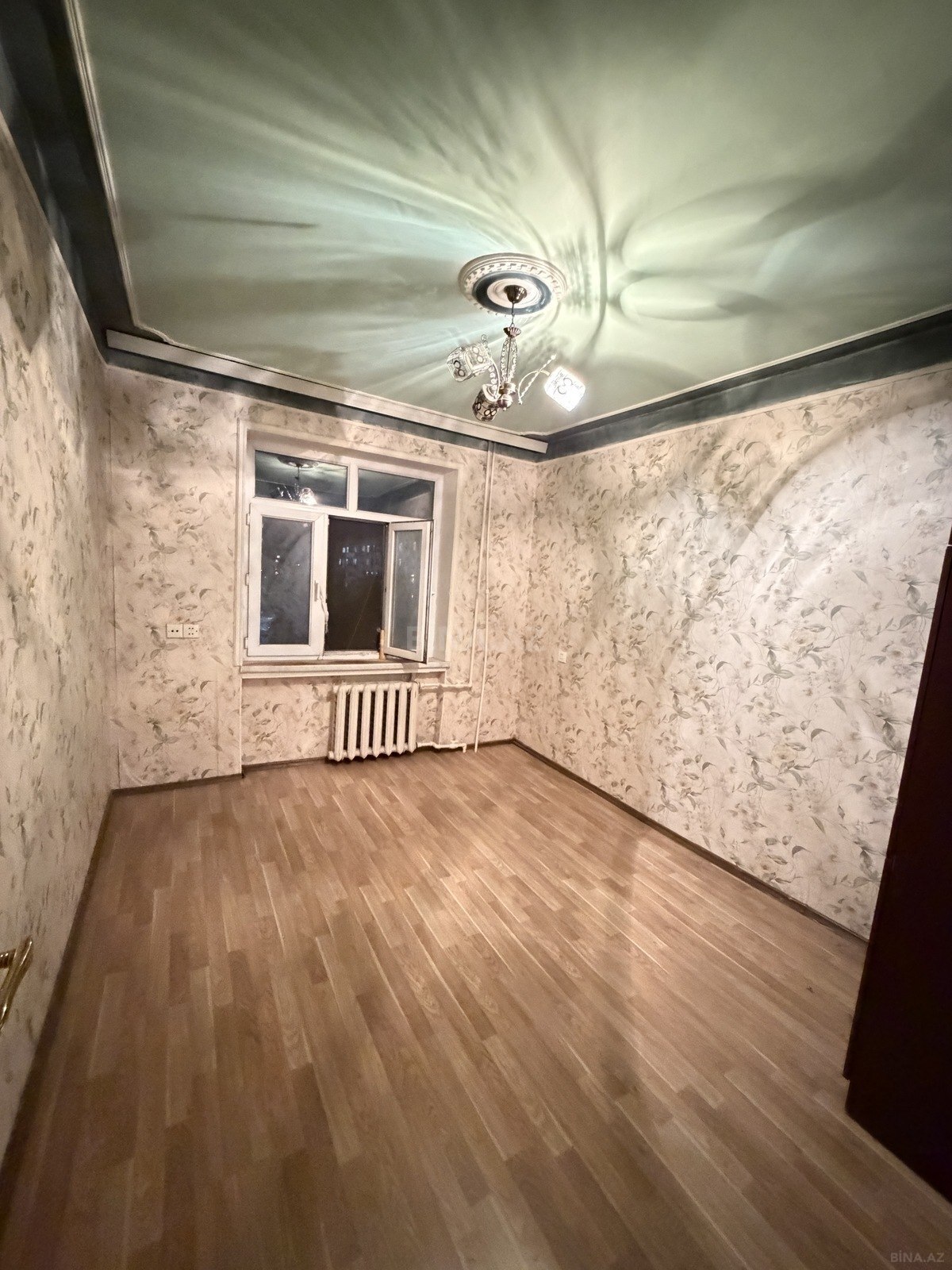 3 otaqlı Köhnə tikili, Xalqlar Dostluğu m., Bakı