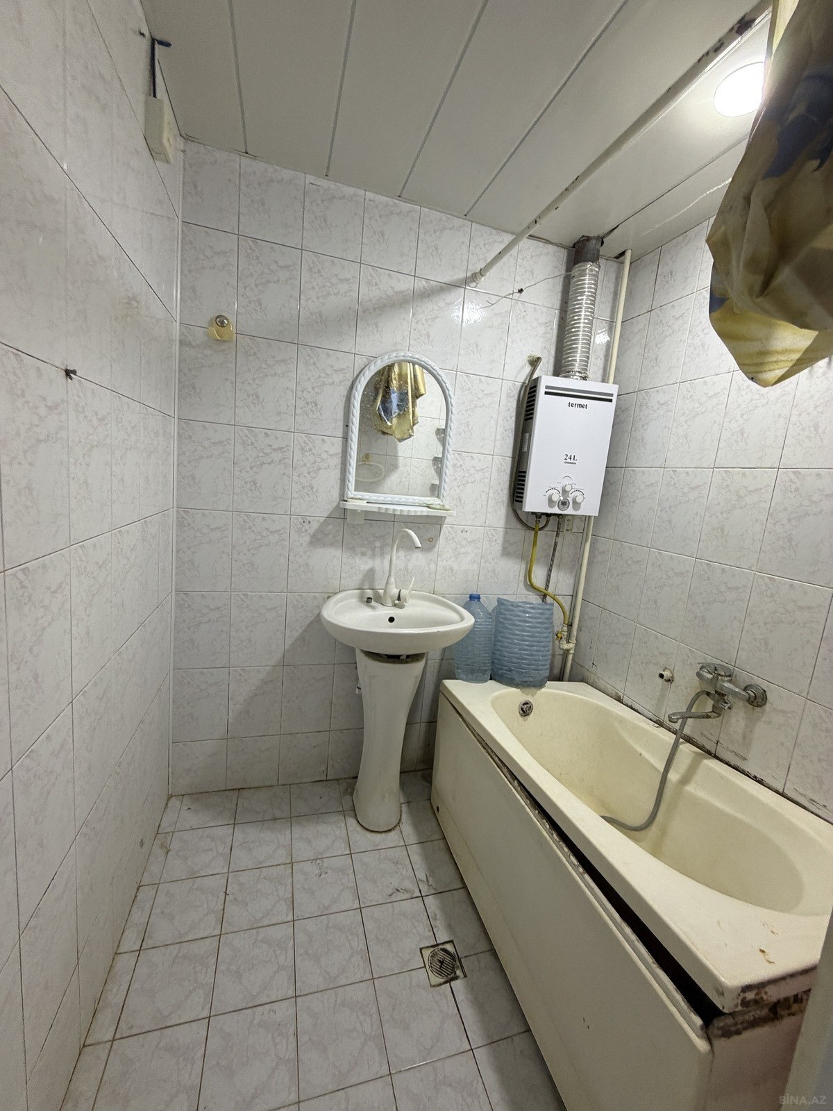 3 otaqlı Köhnə tikili, Xalqlar Dostluğu m., Bakı