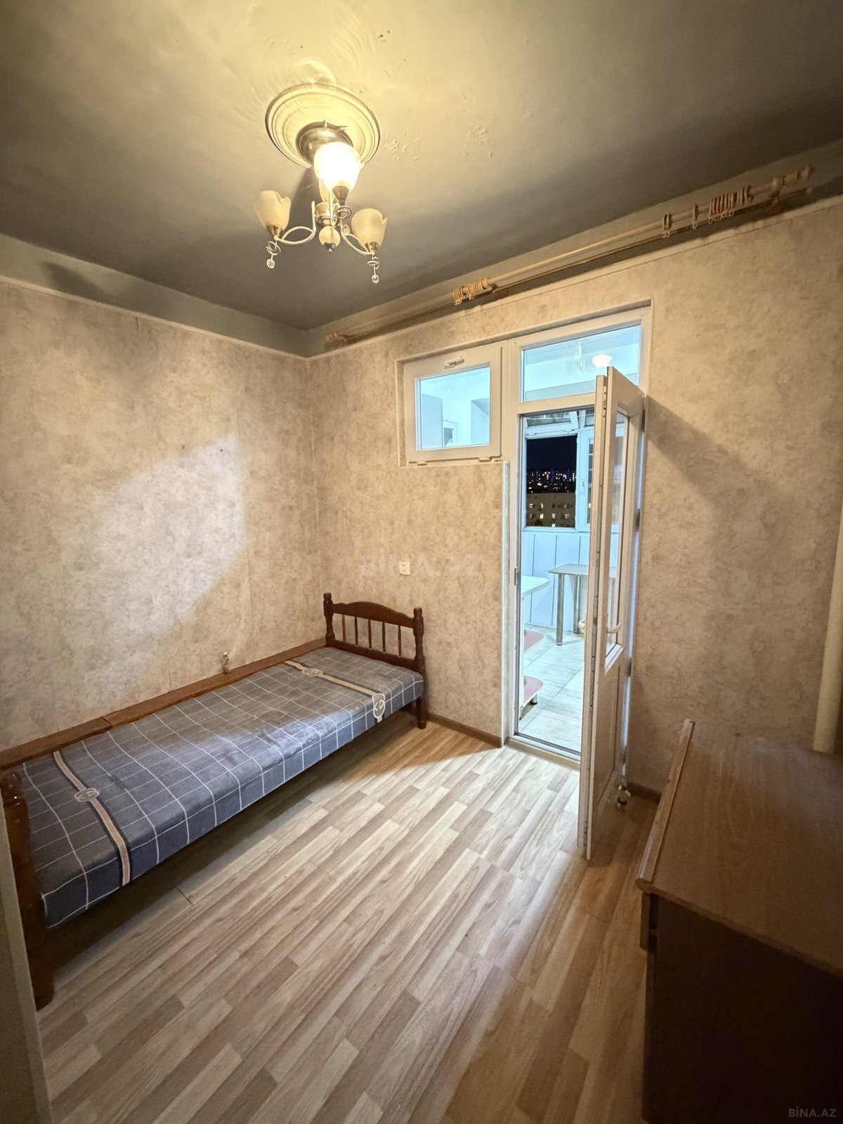 3 otaqlı Köhnə tikili, Xalqlar Dostluğu m., Bakı