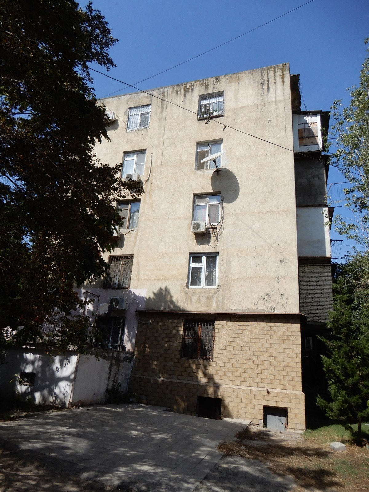 2 otaqlı Köhnə tikili, Qara Qarayev m., Bakı