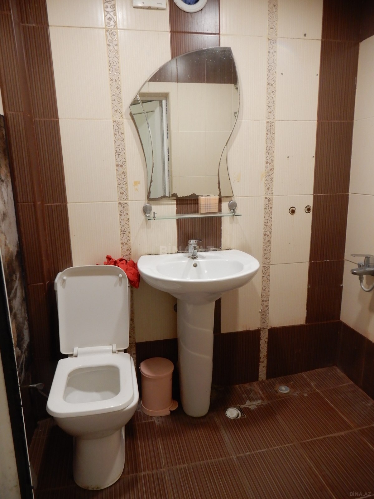 2 otaqlı Köhnə tikili, Qara Qarayev m., Bakı