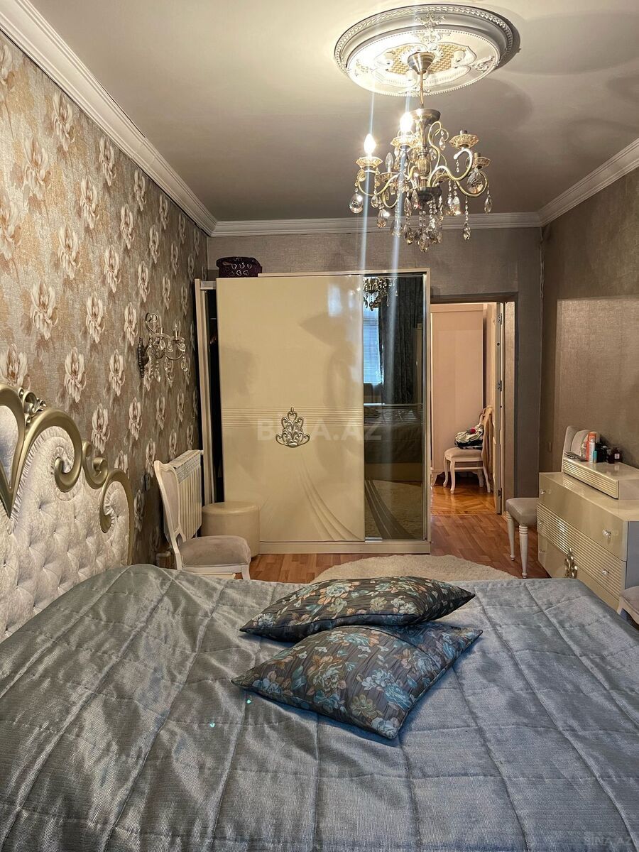 3 otaqlı Köhnə tikili, Memar Əcəmi m., Bakı