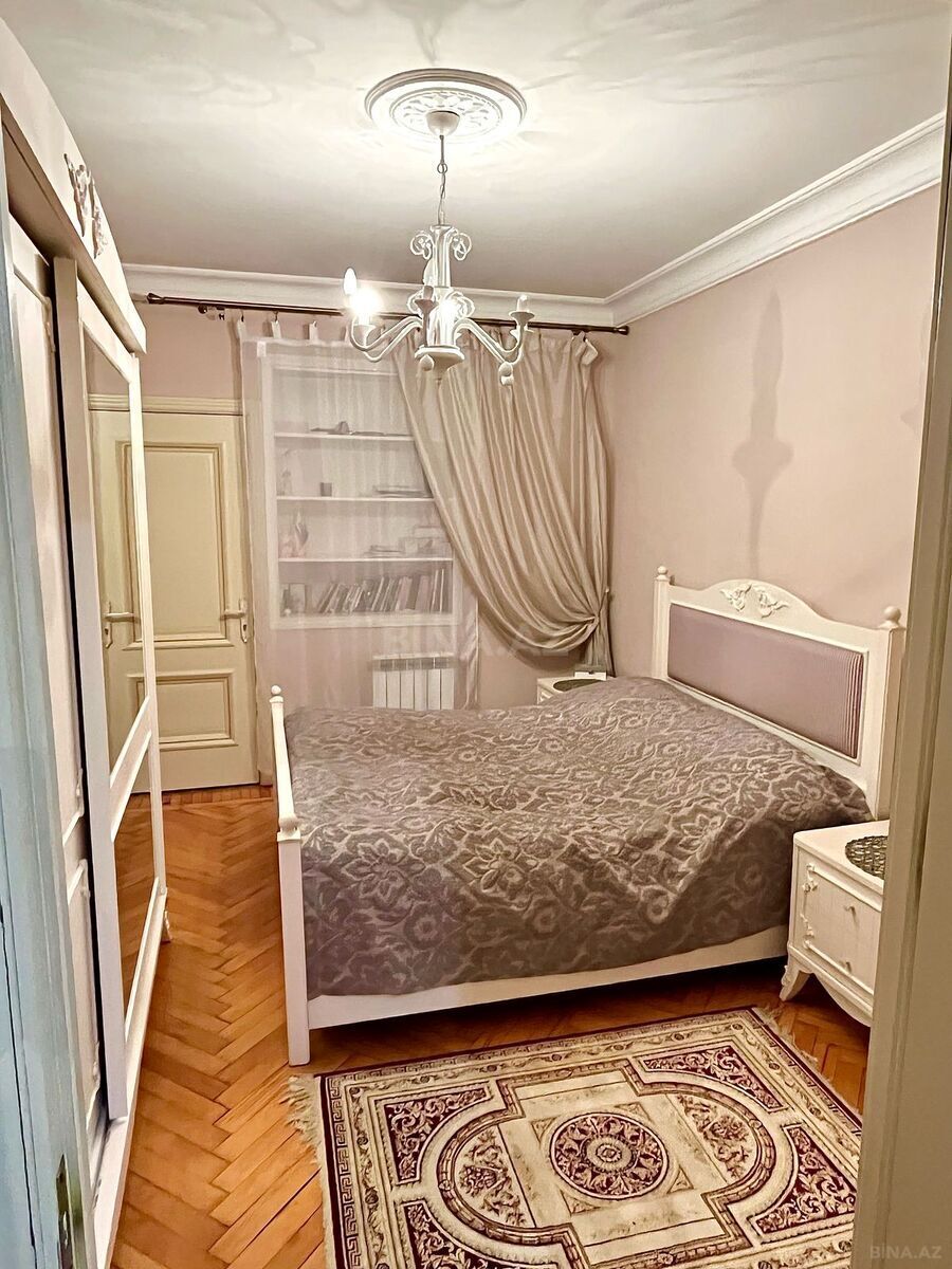 3 otaqlı Köhnə tikili, Memar Əcəmi m., Bakı