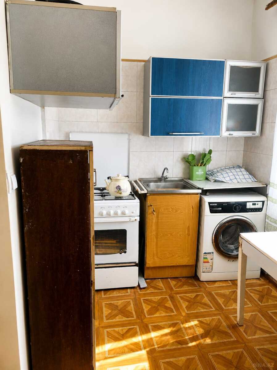 2 otaqlı Köhnə tikili, Memar Əcəmi m., Bakı