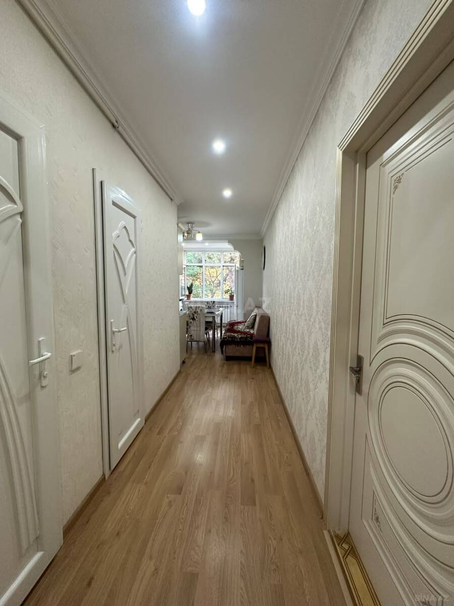 3 otaqlı Köhnə tikili, Bakıxanov q., Bakı