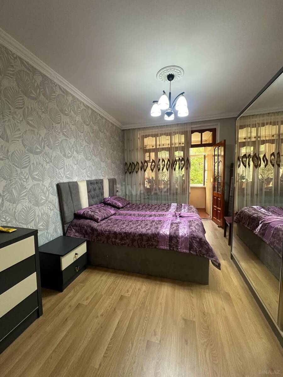 3 otaqlı Köhnə tikili, Bakıxanov q., Bakı