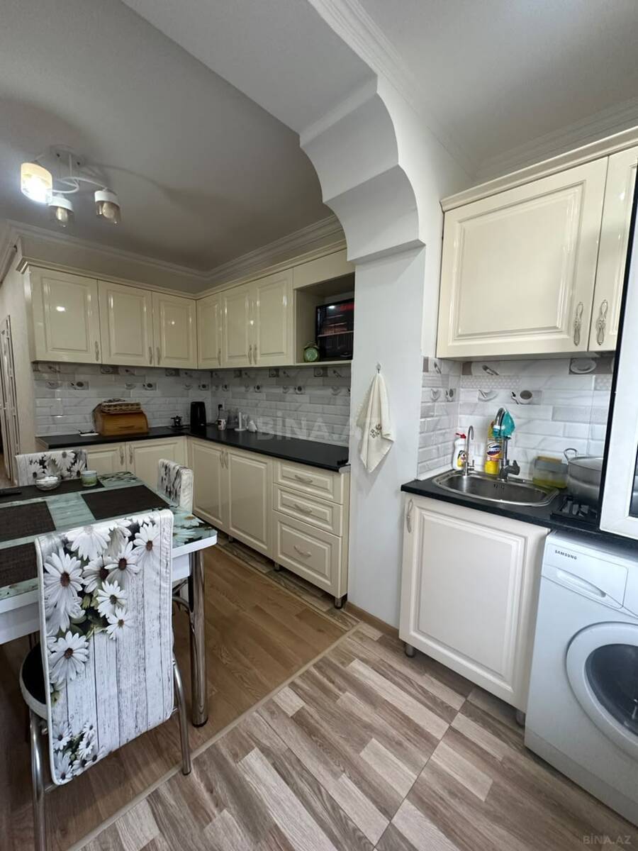 3 otaqlı Köhnə tikili, Bakıxanov q., Bakı