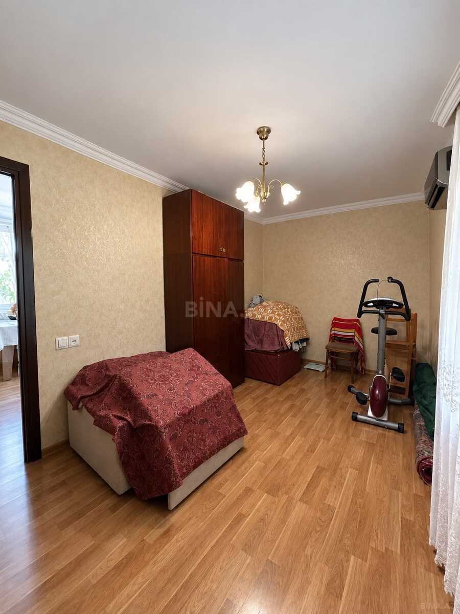 2 otaqlı Köhnə tikili, Elmlər Akademiyası m., Bakı